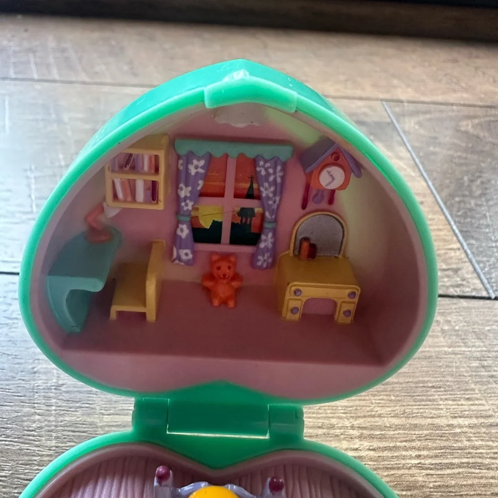 Vintage Bedtime Heart-Shaped Dollhouse Polly Pocket - Picture 10 of 12